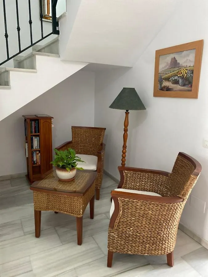 Hostal Andalucia Nerja בית הארחה