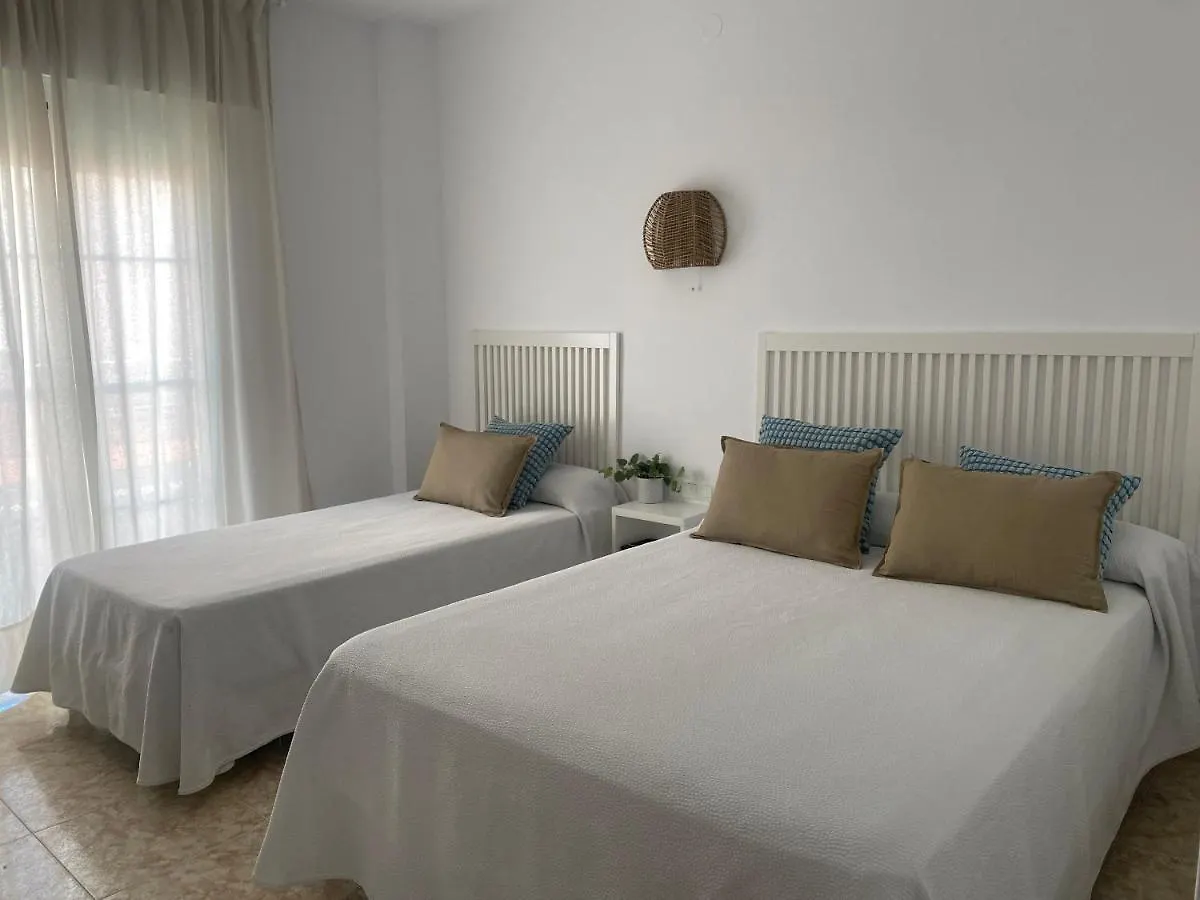 בית הארחה Hostal Andalucia Nerja ספרד