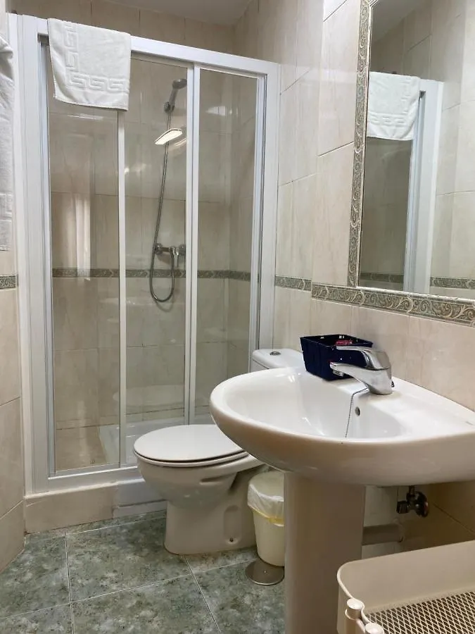 בית הארחה Hostal Andalucia Nerja ספרד