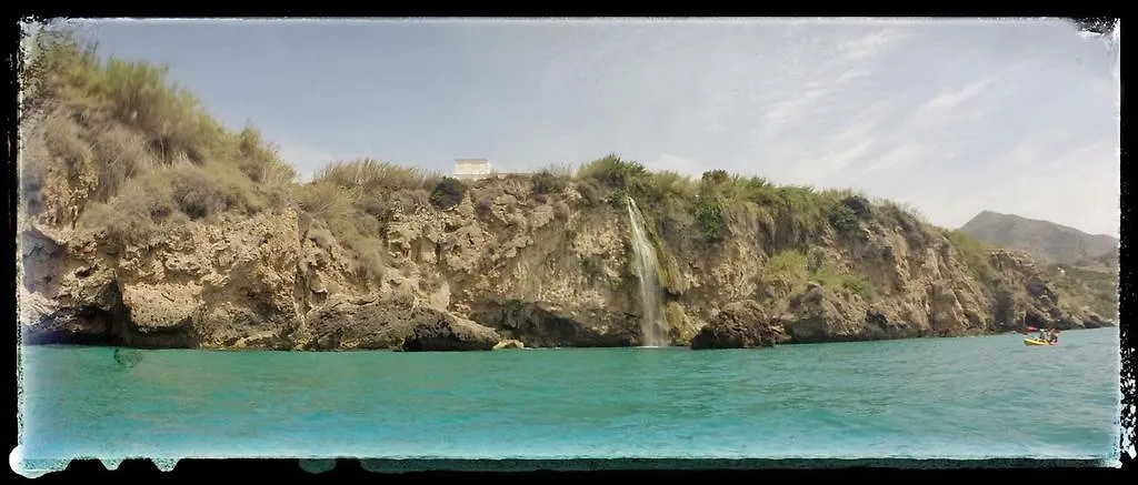 Hostal Andalucia Nerja בית הארחה